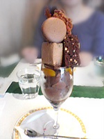 プティックエプバンタイユのチョコパフェ
