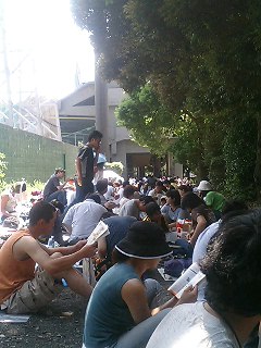 入場待ち。