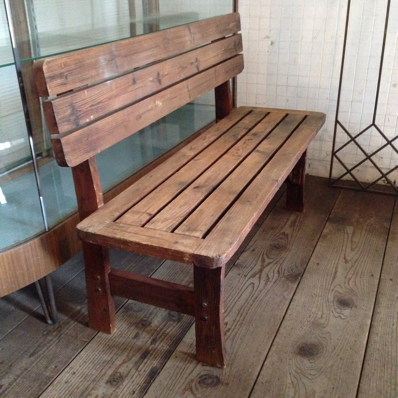 木製ベンチ