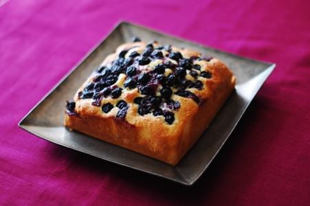 オリーブオイルとブルーベリーのケーキ 甘くて優しい日々のこと 料理研究家 若山曜子のブログ