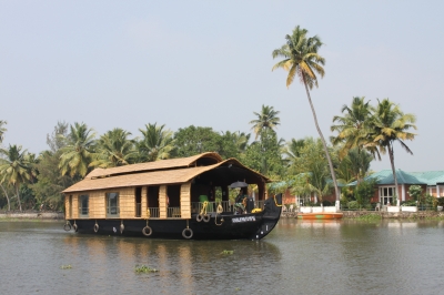 Houseboat1.JPG