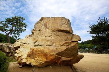 摂理の聖地 ウォルミョンドン自然聖殿の岩