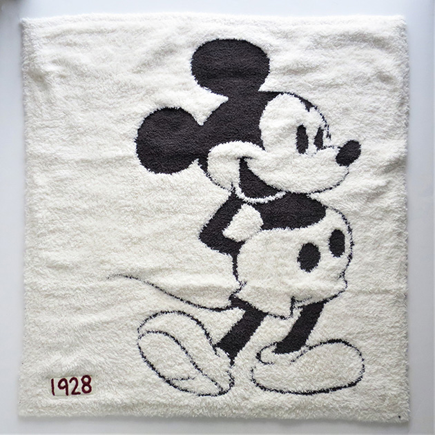 DISNEY COLLECTION by BAREFOOT DREAMS Baby Blanket(2).jpg