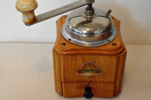 横型 ザッセンハウス mokka コーヒーミル グラインダー 1950年 自宅で