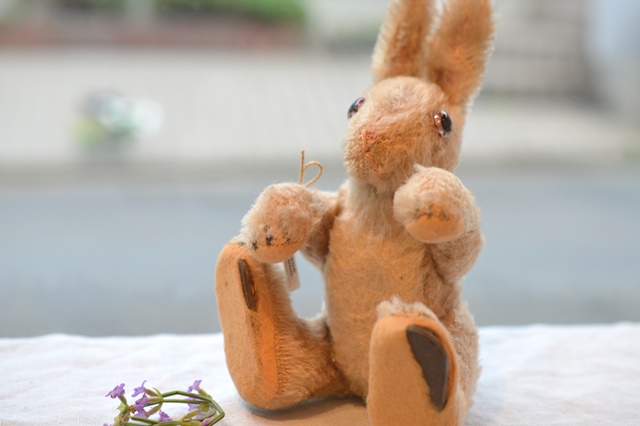 耳の長い 小さい白ウサギ Made In France Tsubame Markt
