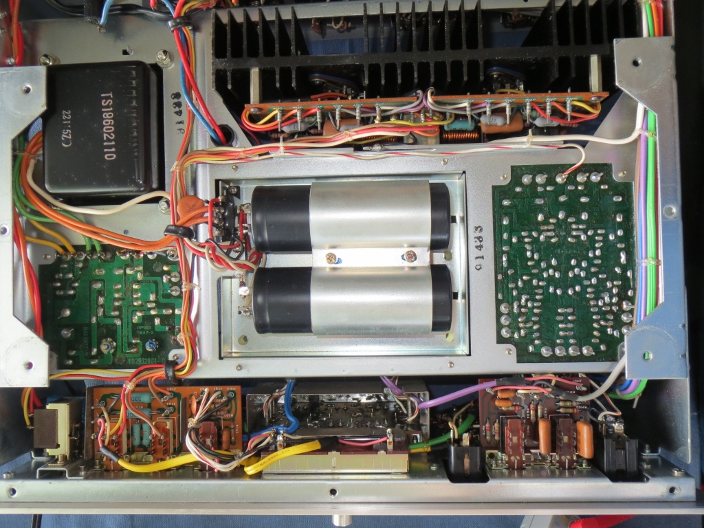 Marantz　Model1070 プリメインアンプ　修理、チューンナップ済み！ Marantz Model1070 プリメインアンプ 修理、チューンナップ済み