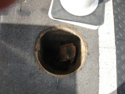 汚水ます陥没 補修前.JPG