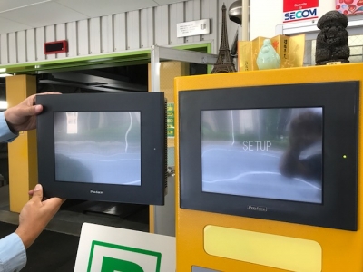精算機パネル交換.JPG