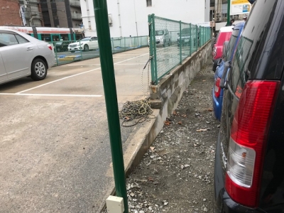 軽車室看板取付前.jpg