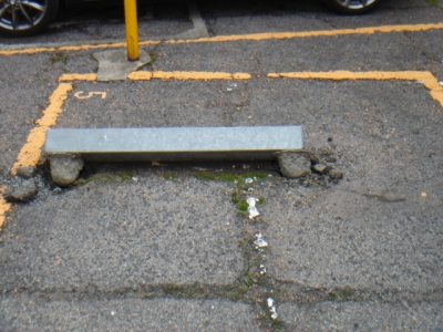 車止め1.JPG