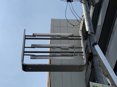 13P看板前.jpg
