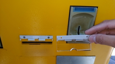 紙幣投入口カバー交換.jpg