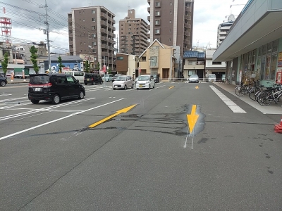 車路駐車防止のため矢印ライン工事2.jpg