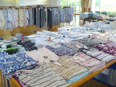 苑内での衣料品販売会