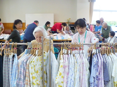 苑内での衣料品販売会
