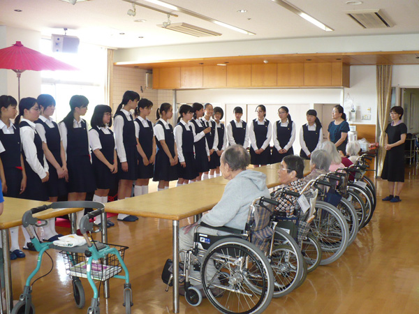 南中学校茶道部の皆さん