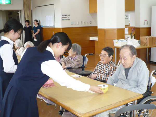 南中学校茶道部の皆さん