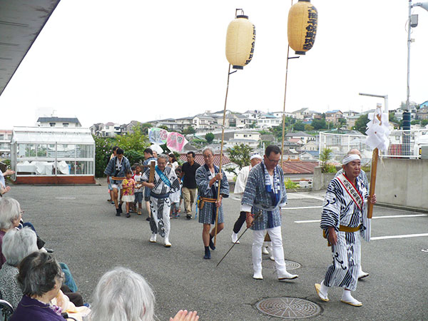 千保町内会の子ども神輿と山車