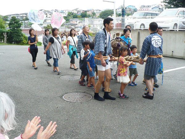 千保町内会の子ども神輿と山車
