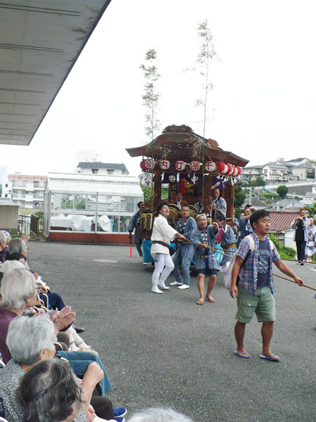 千保町内会の子ども神輿と山車