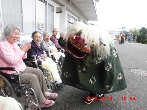 千保町内会の子ども神輿と山車