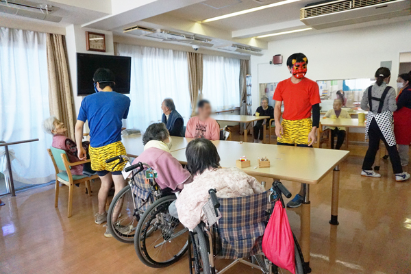 鬼は外、福は内