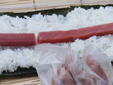 まぐろをのせる