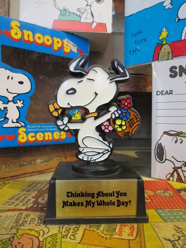 Vintage Aviva Snoopy Trophy | インディヒナ | AMERICAN JUNK 
