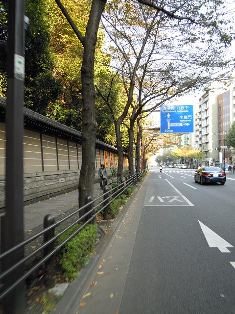靖国神社よこ