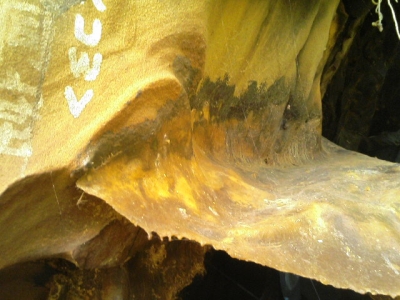 鹿川の洞窟屋根