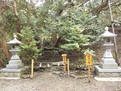 出雲大神宮神体山磐座