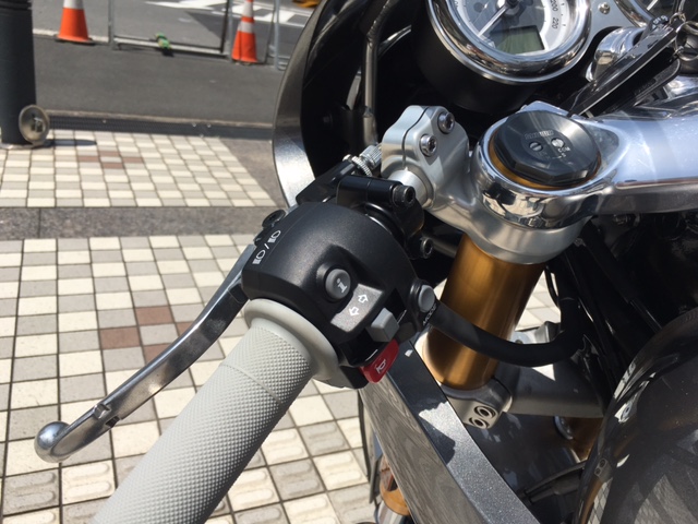 スラクストンRキット | トライアンフ神戸