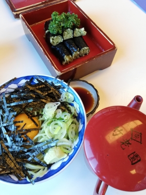 そば寿司と胡麻油のおそば