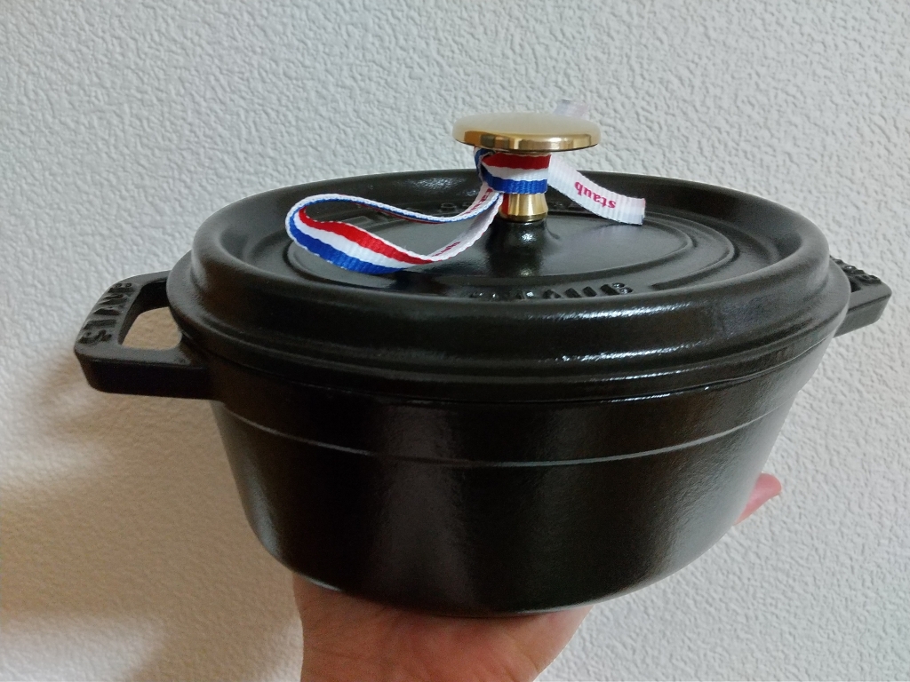 ナオロマツサンタさんアリガトウ！STAUB ピコ・ココット オーバル 17cm