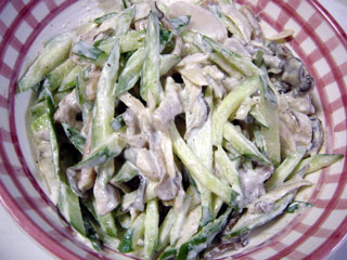 きのこと根菜サラダ に キュウリの千切りとあえただけ(^^;