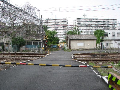 拝島踏切3