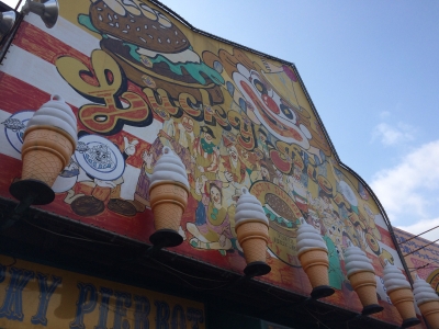 ラッキーピエロ看板