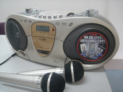 セットはリモコン2本もついていますのでカラオケできちゃいます!