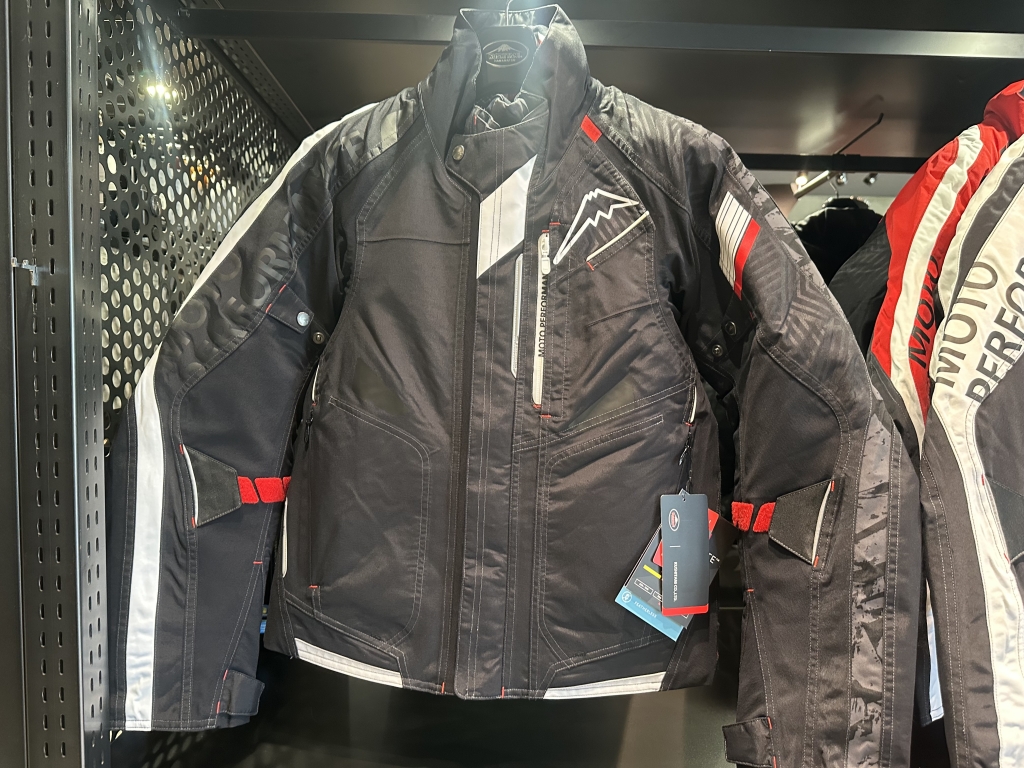 25-26FW】入荷第二弾 ウインターコンテンドジャケット：KUSHITANI 岡山