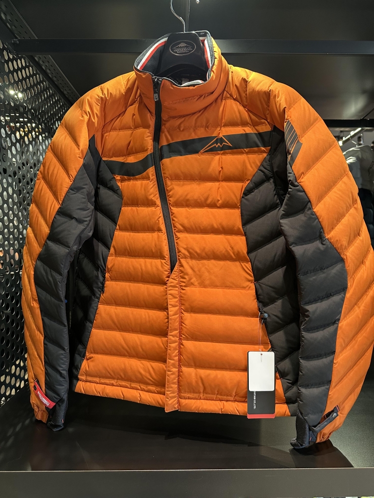 ホワイトグースダウンジャケットはいかがでしょうか：KUSHITANI 岡山店