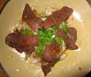 ヤン・ヌア(タイ風牛肉サラダ)