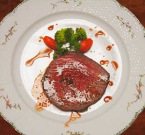 牛 マルシンのロースト 赤ワイン風味のジュ