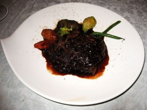牛頬肉の赤ワイン煮