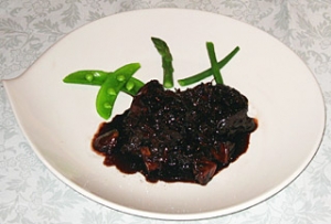 ポトフのスネ肉の赤ワイン煮