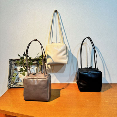 【5％OFF】 B.stuff 展示会人気NO.1！スクエア2WAYバッグ | 靴のタキタ - TAKITA バッグ