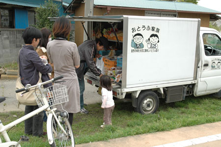 スタッフ取材中