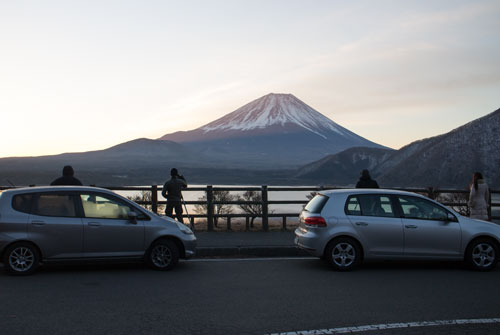 本栖湖と富士山
