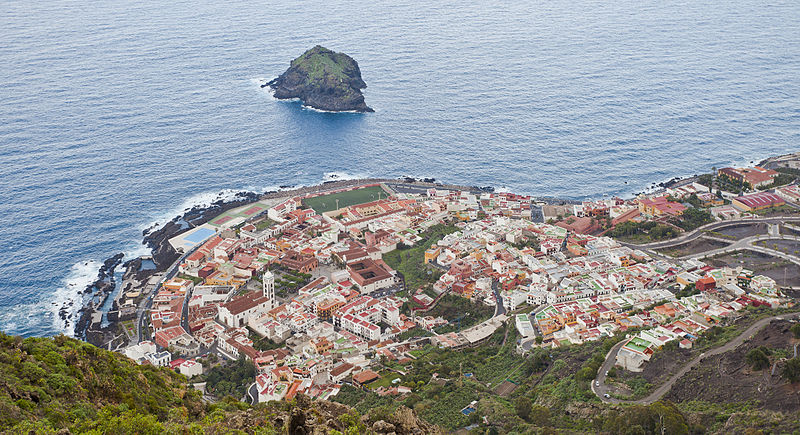 8-800px-Vista_de_Garachico,_Tenerife,_Espa�a,_2012-12-13,_DD_09.jpg