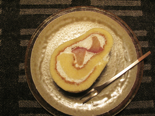 キャラメルりんごのロールケーキ