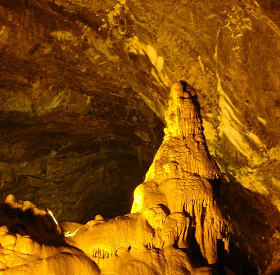Ari Sadr Cave